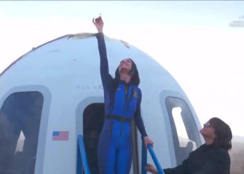 Katy Perry i sve-ženska posada sigurno su nakon što su ga ugasili u svemir na raketi Blue Origin