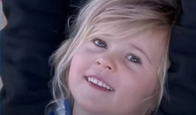 Kćer Katy Perry, Daisy, 4 godine, prvi je put viđena dok je snimala kako gleda Blue Origin let u strahopoštovanju, zajedno s tatom Orlando Bloom nakon slatke počasti Pop Star -a u svemiru