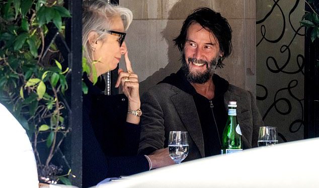 Keanu Reeves, 60, uživa u ručku ispunjenom PDA s djevojkom Alexandra Grant, 52