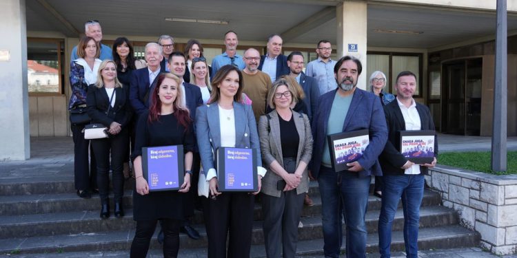 Koalicija Snaga juga predala potpise podrške za županijske izbore