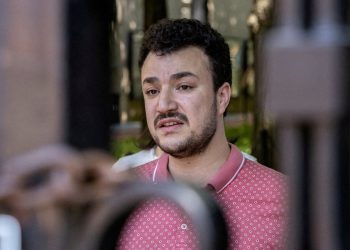 Kolumbiju student pritvoren ledom odbijen je dopust za rođenje njegovog sina, kaže supruga