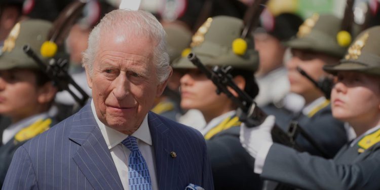 Kralj i kraljica odaju počast žrtvama ‘strašnog napada’ nakon što automobil ubije devet u Vancouveru