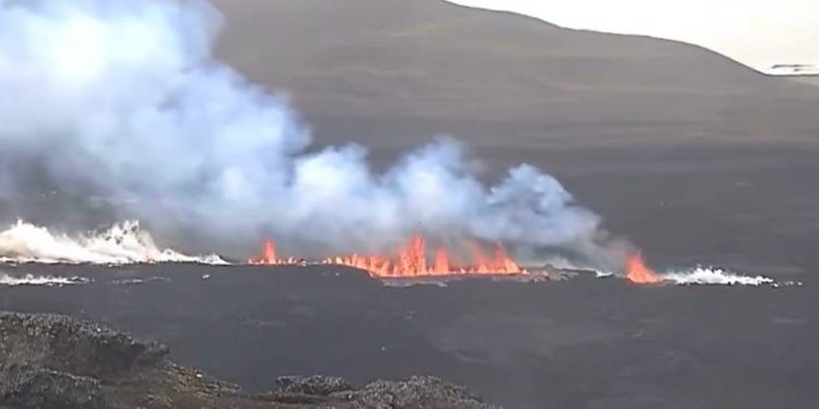 Krenula erupcija vulkana u blizini najnaseljenijeg dijela otoka: “Evakuacija ribarskog grada”