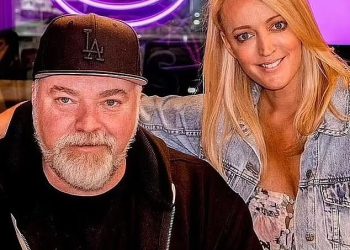 Kyle Sandilands i Jackie ‘O’ O ‘Henderson otkrivaju divlju teoriju o’ Bulgeu ‘Roberta Irwina u njegovom novom sumornoj pucnjavi donjeg rublja za obveznice