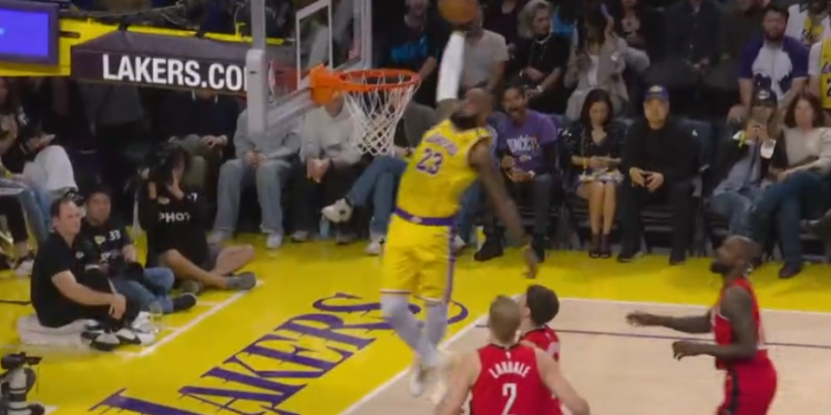 La Lakers-Houston 140-109. Prikaži di Doncic E LeBron