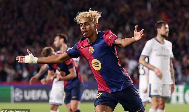 Lamine Yamal je već najbolji igrač na svijetu u dobi od samo 17 godina, inzistira na tome Rio Ferdinand jer Barcelona Superstar nadahnjuje povratak u 3-3 trilera