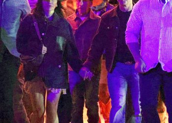 Lauren Sanchez i Jeff Bezos sedaju se za stages u kaubojskim šeširima nakon što su svi svemirsku misiju svemirske misije