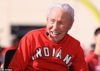 Lee Corso, legendarni analitičar ESPN College Gameday, da bi se povukao nakon 90. rođendana