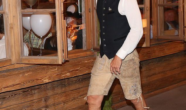 Legenda Arsenala Jens Lehmann ‘bacio se i borio se da stane’ u uhićenju vožnje pića dok je bio u svom Oktoberfestu Lederhosen, nakon što se razdvojio od napada supruge i motorne pile na susjedovu kuću