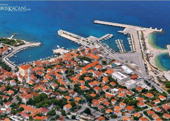 Lijepa vijest za Bračne, stiže brzobrodska linija Supetar – Split – Supetar