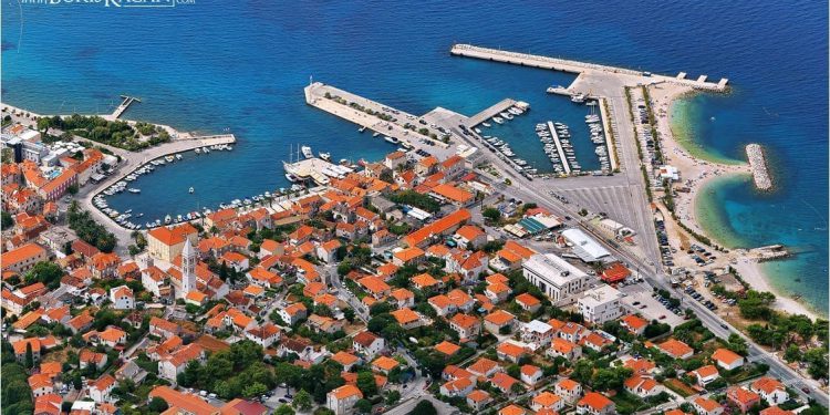 Lijepa vijest za Bračne, stiže brzobrodska linija Supetar – Split – Supetar