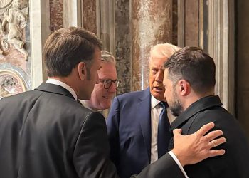 Lip Reader otkriva Trumpovu vatikanu zahtjev za Macronom – RT World News