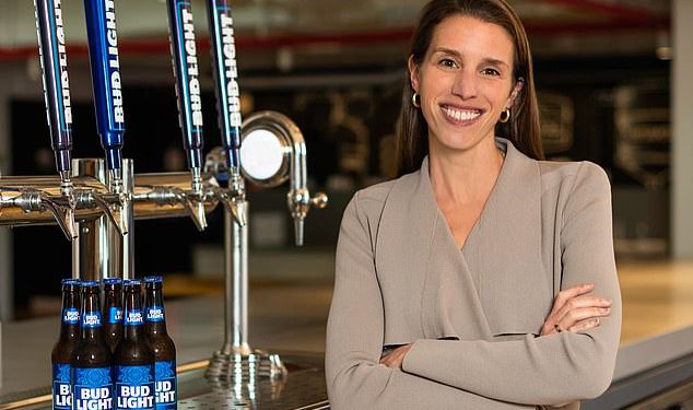 Liv Golf čini da je Shock probudio najam s exekom koji je prebacio Bud Light s kontroverznom trans kampanjom