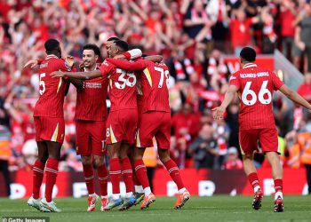 Liverpool je pobijedio u Premier ligi s četiri utakmice koje su rezervirale nakon što je na Anfieldu pokvario Tottenham 5-1-jer Reds tvrdi da je rekordnim 20. naslovom.