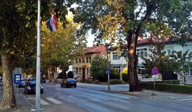 MILIJUNI ZA CESTE U HNŽ Grade se kružni tokovi u Čitluku i Gabeli, ulaz u Ravno i saniraju klizišta