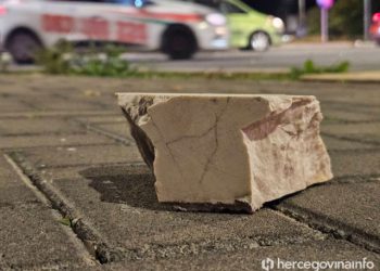 MOSTAR Huligani opet kamenjem napali staricu u Vukovarskoj ulici