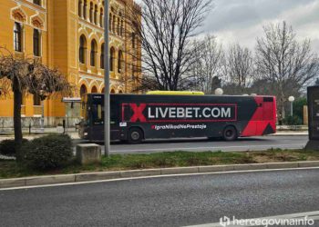 MOSTARSKI AUTOBUSI Reklamiraju se kladionice, a za kulturu nema mjesta