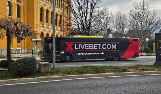 MOSTARSKI AUTOBUSI Reklamiraju se kladionice, a za kulturu nema mjesta
