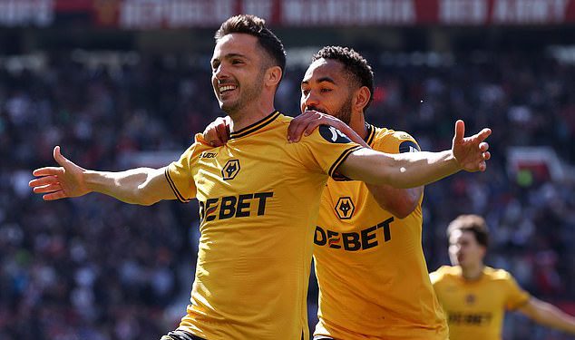 Man United 0-1 Wolves: Raskidni crveni vragovi srušili su se na još jedan poraz dok zapanjujući slobodni udar Pabla Sarabia nanosi više bijede Rubenu Amorimu