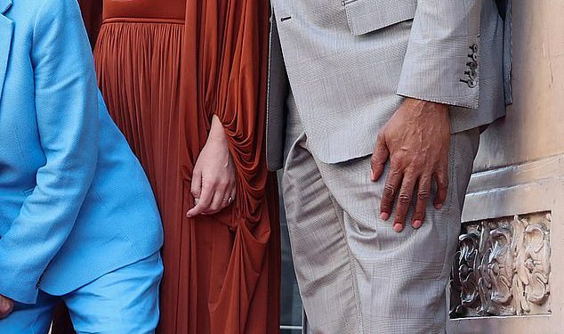 Maria Sharapova gotovo mjeri do NBA Giant Magic Johnson na ceremoniji Walk of Fame Billie Jean King’s Walk of Fame