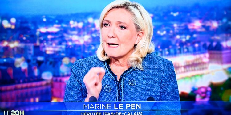 Marine Le Pen obećava da će se boriti protiv zabrane izbora u napadu na sudsku “političku odluku” zbog osude za pronevjeru