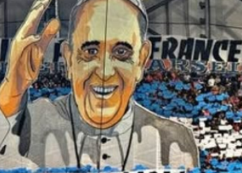 Marseille, Spektakularna koreografija za papu Franjo