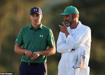 Masters Caddy -ova oštra poruka Jordanu Spieth otkrivena dok je golf zvijezda uhvaćena zakleti se na vrući mikrofon