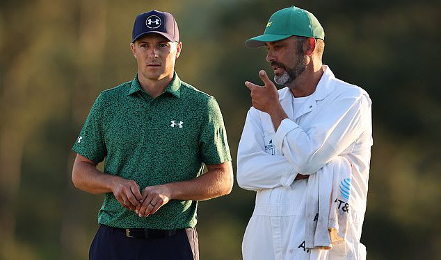 Masters Caddy -ova oštra poruka Jordanu Spieth otkrivena dok je golf zvijezda uhvaćena zakleti se na vrući mikrofon