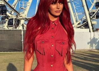 Maura Higgins postavlja vrlo leggy zaslon u raskošnom odjeću dok je zabavljala u Coachelli nakon skandala Dannyja Jonesa ‘pijanog poljupca’