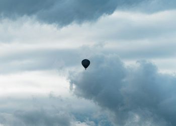 Memecoin Fartcoin na 300% cijene cijene usred globalnog pokolja lišće Bitcoin, Gold, NASDAQ u prašini