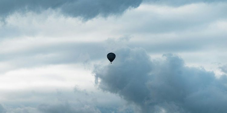 Memecoin Fartcoin na 300% cijene cijene usred globalnog pokolja lišće Bitcoin, Gold, NASDAQ u prašini