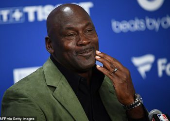 Michael Jordan Out zarađuje svakog sportaša na svijetu još godinu dana jer se otkriva prihod od očiju