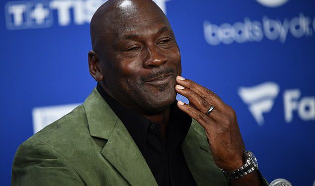 Michael Jordan Out zarađuje svakog sportaša na svijetu još godinu dana jer se otkriva prihod od očiju