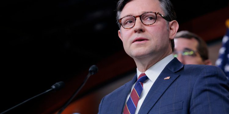 Mike Johnson otvara vrata Medicaidu rezanja i poziva na politički ispadanje