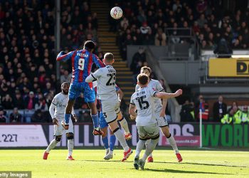 Millwall je pogodio FA Chargea nakon groznih navijača navijača tijekom meča gdje je Jean-Philippe Mateta ostao hospitaliziran nakon bolesne ozljede glave