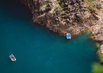 Mini podmornica zaronila na dubinu od 245 metara Crvenog jezera u blizini Imotskog