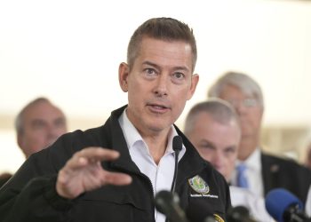 Ministarstvo prometa se zadrži kako bi zadržao osoblje koje je prihvatilo ostavke