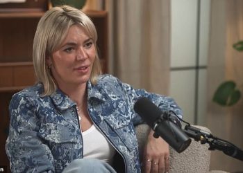 Mjesto u sunčevom Danni Menziesu otkriva da je imala ‘slom’ kad ju je bivša izbacila tekstom dan nakon što je pretrpjela skoro-košnu nesreću