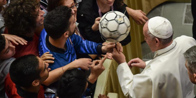 Morto Papa Francesco, intervista alla Gazzetta: “Il mio sport una palla di stracci”