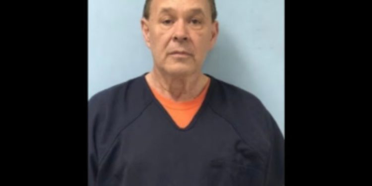 Muškarac je pronašao ženu i vandalizirao svoj dom više od godinu dana nakon olupine automobila, kažu policajci