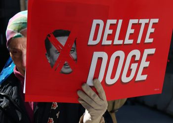 Muskov tim započeo je traženjem uštede troškova u saveznoj vladi. Danas su doge lovci na imigrante