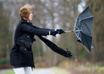 NARANČASTO UPOZORENJE Širom BiH očekuju se jaki udari vjetra do 80 kilometara na sat