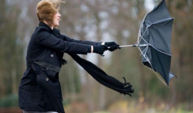 NARANČASTO UPOZORENJE Širom BiH očekuju se jaki udari vjetra do 80 kilometara na sat