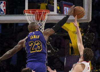 NBA, Lakers-Houston 104-98: Istaknute. LeBronova odlučna zaustavljanja na Sengunu