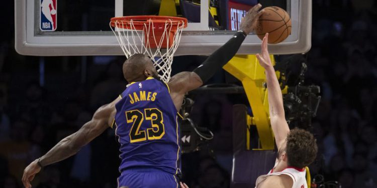 NBA, Lakers-Houston 104-98: Istaknute. LeBronova odlučna zaustavljanja na Sengunu