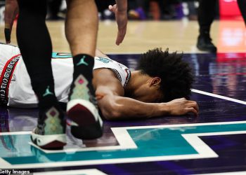 NBA zvijezda hospitalizirana u zastrašujućim scenama nakon što je nepomično ležala na terenu s ozljedom glave