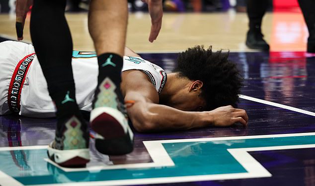 NBA zvijezda hospitalizirana u zastrašujućim scenama nakon što je nepomično ležala na terenu s ozljedom glave