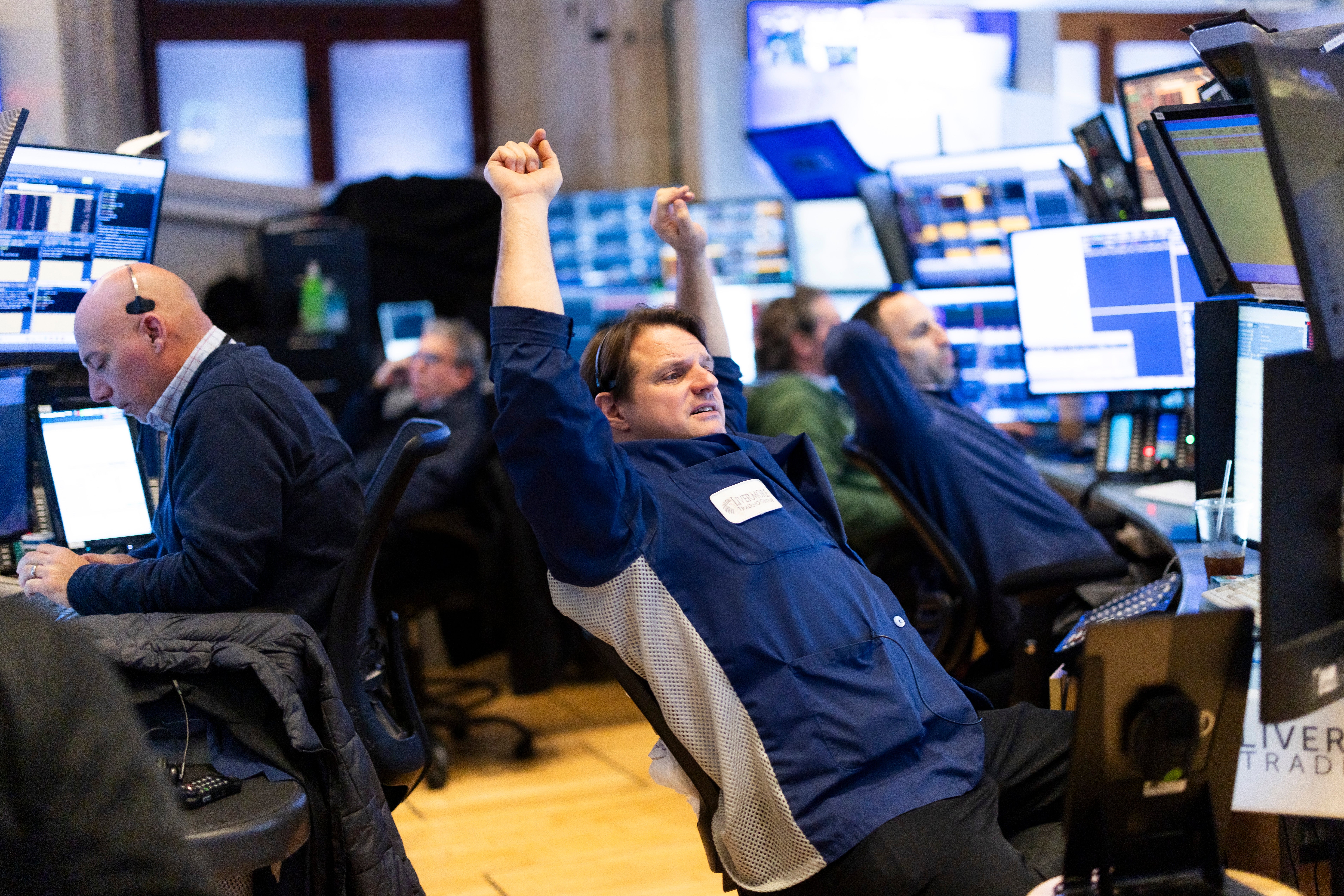 Trgovci rade na njujorškoj burzi u ponedjeljak. Na burzi su prošli tjedan vidjeli povijesne najniže nakon što je Trump najavio tarife na pokrivanju na gotovo svaku zemlju