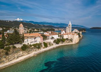 Na Jadranu sunčano uz osobito niske temperature kroz jutro