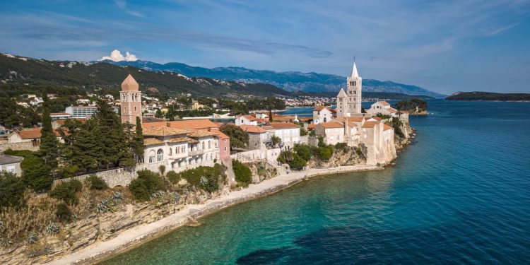 Na Jadranu sunčano uz osobito niske temperature kroz jutro